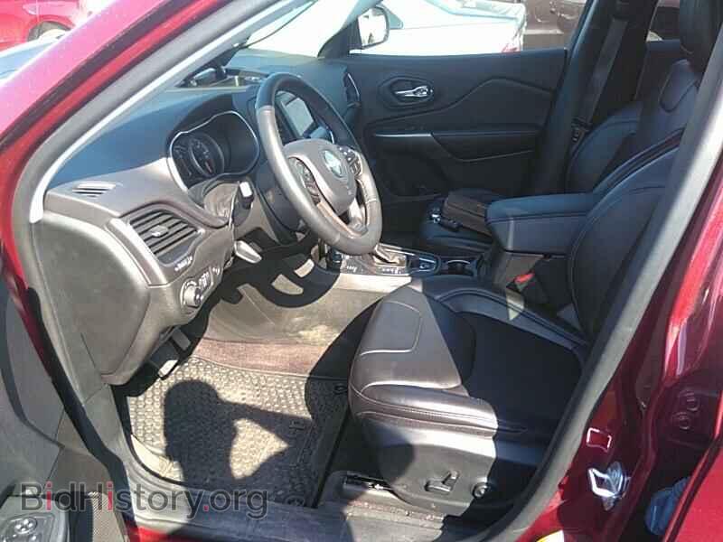 2019 Jeep Cherokee - VIN: 1C4PJMLX5KD196492 - Photo 3