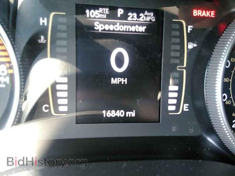2019 Jeep Cherokee - VIN: 1C4PJMLX5KD196492 - Photo 5