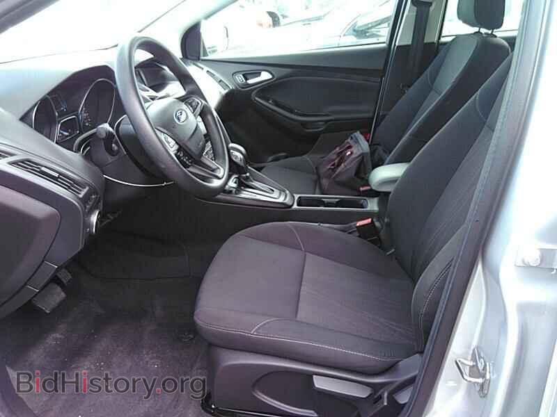 2018 Ford Focus - VIN: 1FADP3K27JL250791 - Photo 3