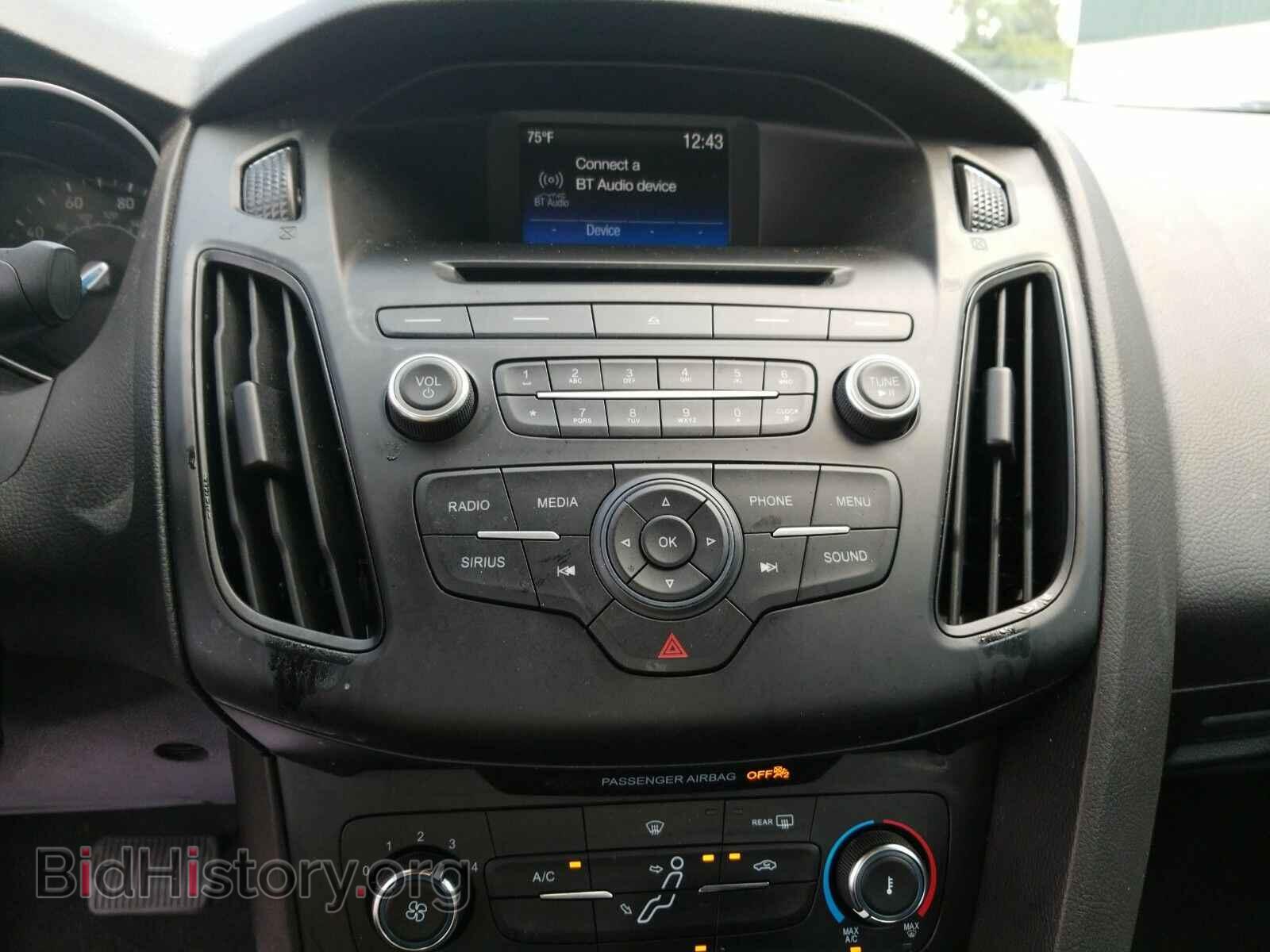 2017 Ford Focus - VIN: 1FADP3F21HL311721 - Фото 4