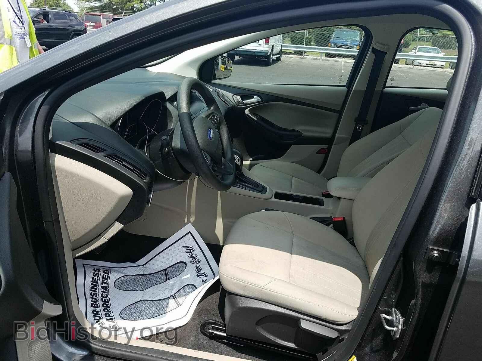 2018 Ford Focus - VIN: 1FADP3F24JL264285 - Фото 3