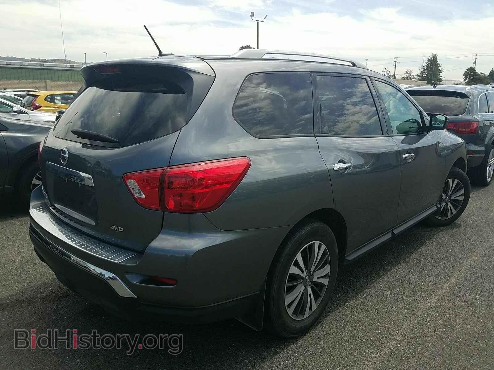 2017 Nissan Pathfinder - VIN: 5N1DR2MMXHC601714 - Фото 2