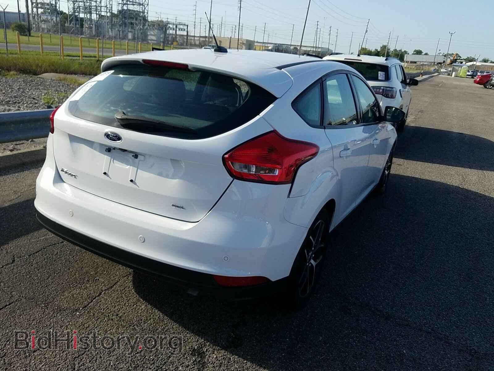 2018 Ford Focus - VIN: 1FADP3M2XJL246912 - Фото 2
