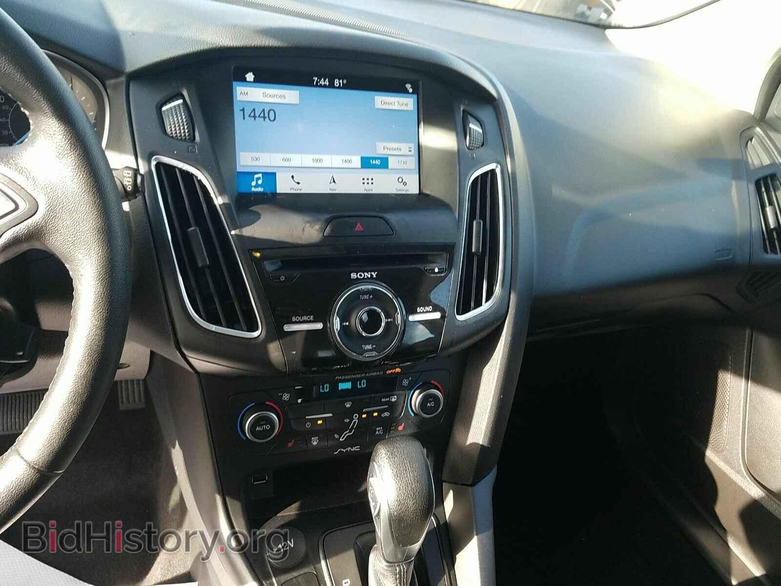 2018 Ford Focus - VIN: 1FADP3M2XJL246912 - Фото 4