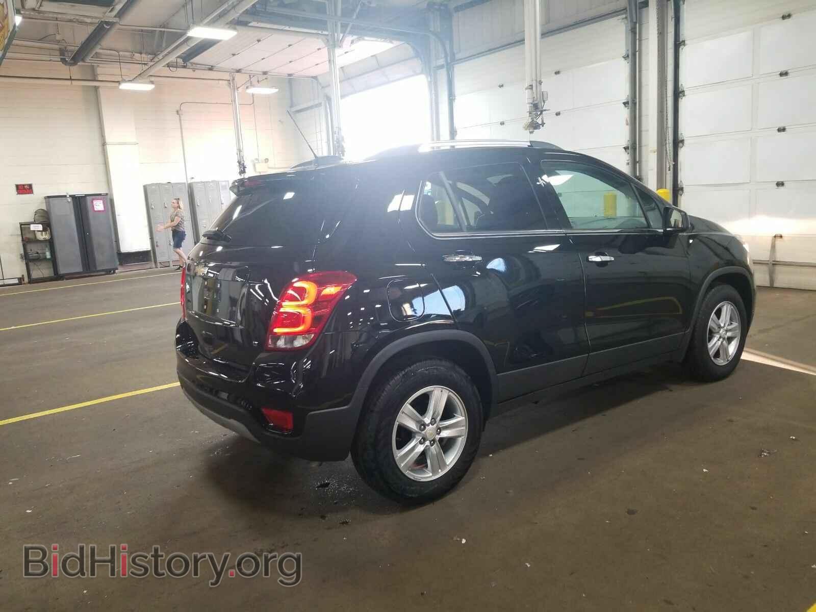 2019 Chevrolet Trax - VIN: 3GNCJLSB3KL161885 - Фото 2