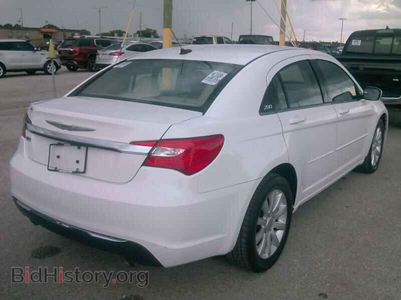 2013 Chrysler 200 - VIN: 1C3CCBBG7DN731841 - Фото 2