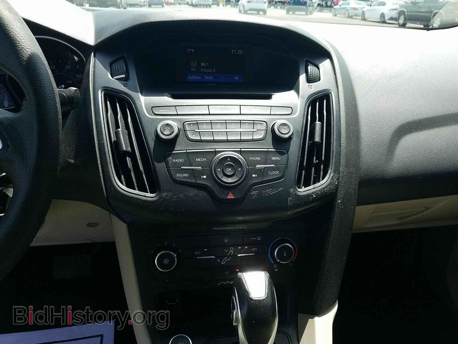 2016 Ford Focus - VIN: 1FADP3F2XGL216279 - Фото 4
