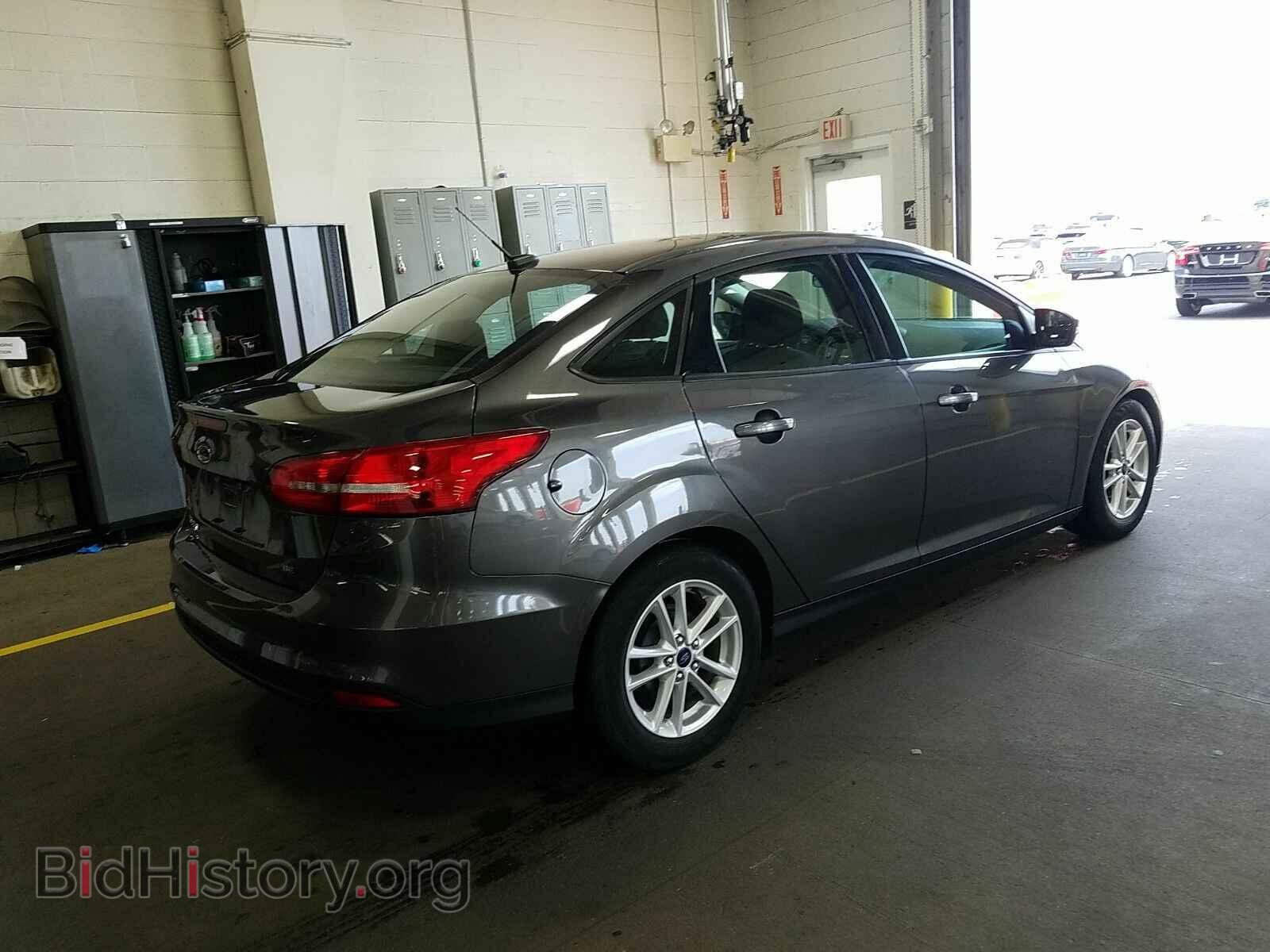 2016 Ford Focus - VIN: 1FADP3F22GL256615 - Фото 2