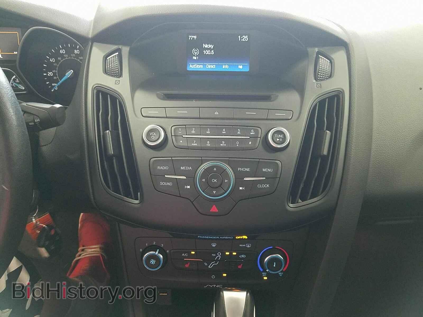 2016 Ford Focus - VIN: 1FADP3F22GL256615 - Фото 4