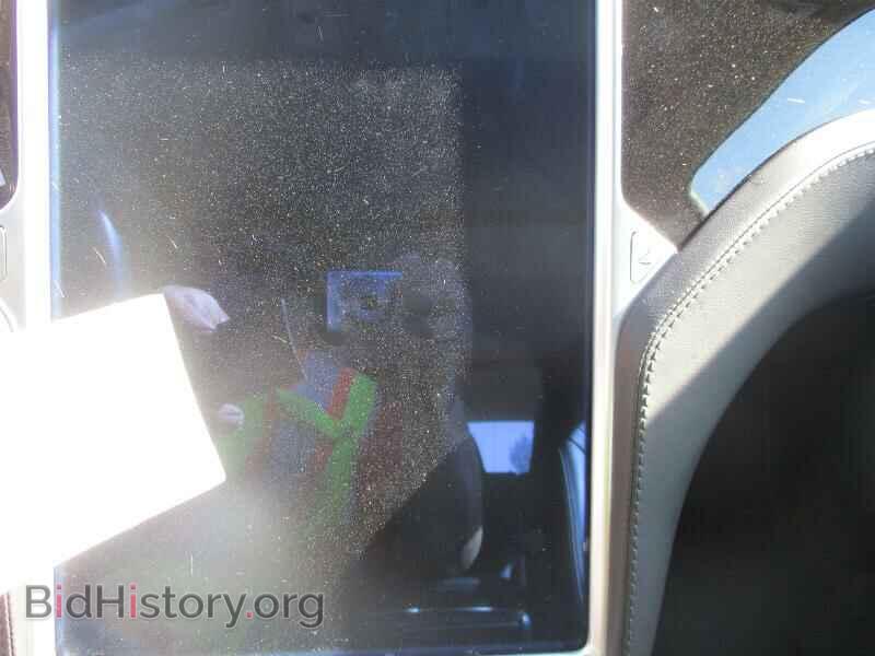 2015 Tesla Model S - VIN: 5YJSA1E22FF117983 - Photo 11