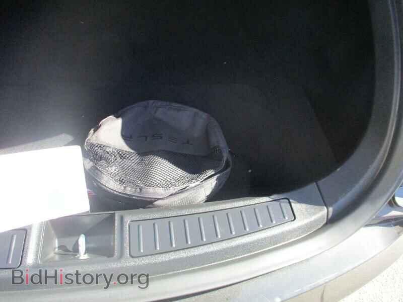 2015 Tesla Model S - VIN: 5YJSA1E22FF117983 - Photo 12