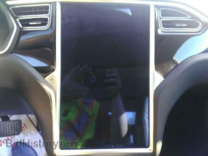 2015 Tesla Model S - VIN: 5YJSA1E22FF117983 - Photo 4