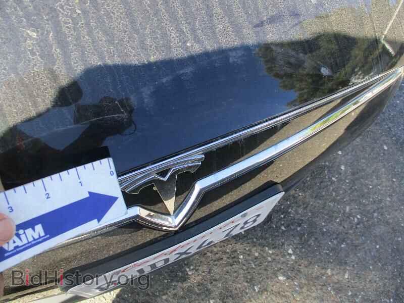 2015 Tesla Model S - VIN: 5YJSA1E22FF117983 - Photo 10