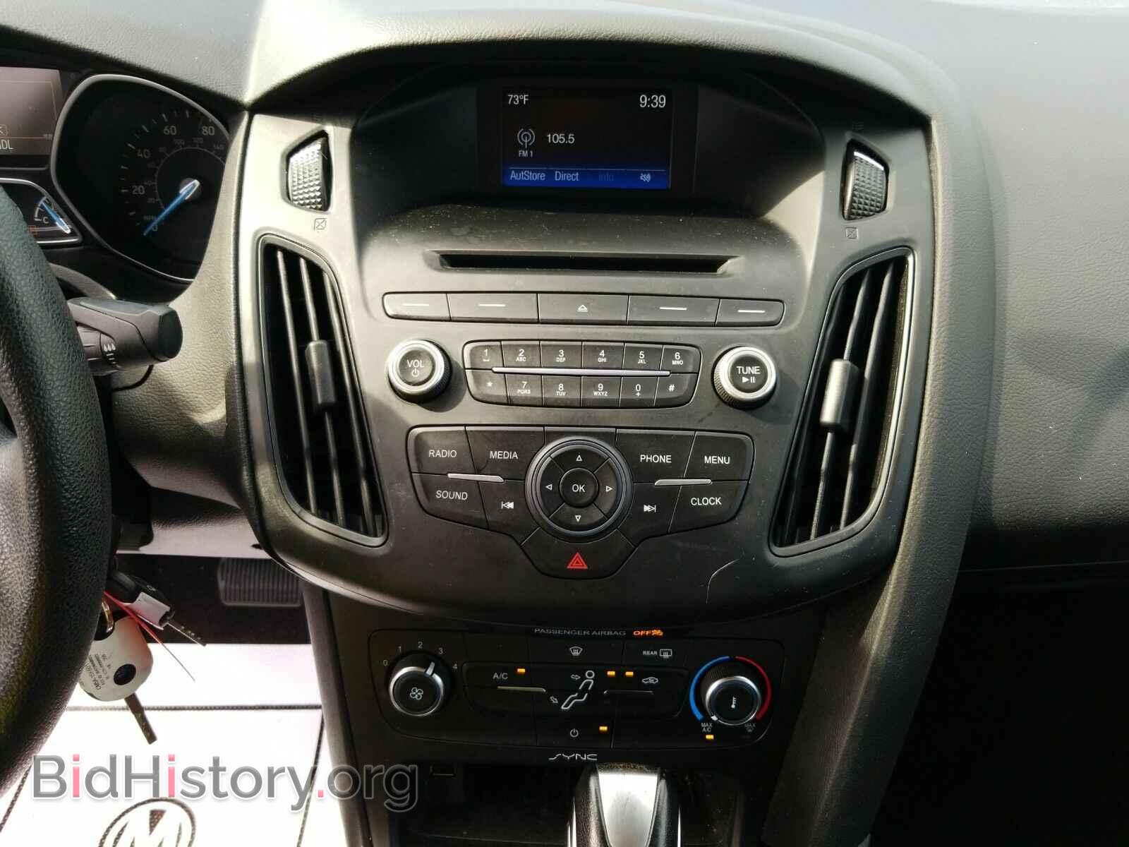 2016 Ford Focus - VIN: 1FADP3F26GL354224 - Photo 4