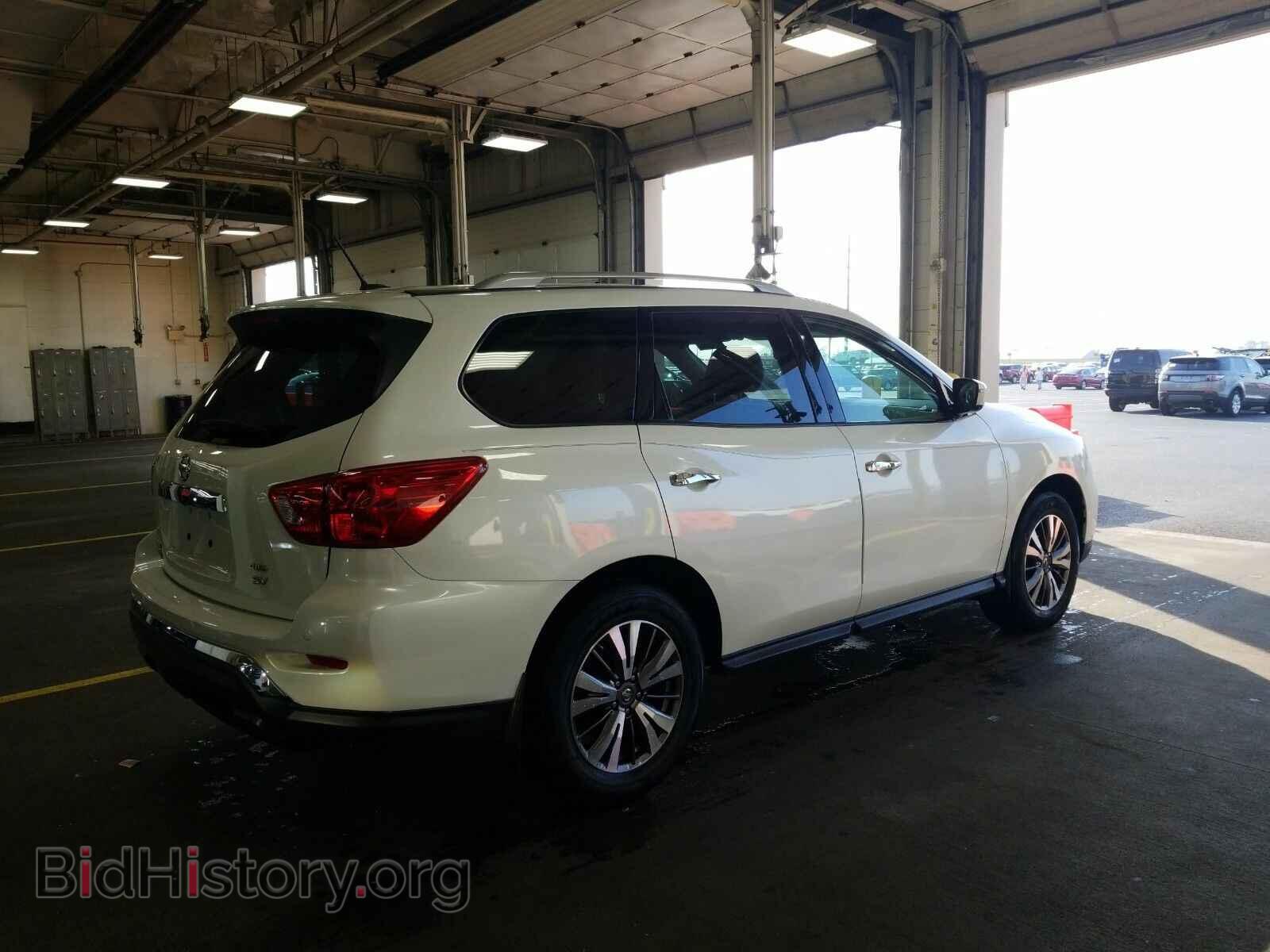 2017 Nissan Pathfinder - VIN: 5N1DR2MMXHC652811 - Фото 2