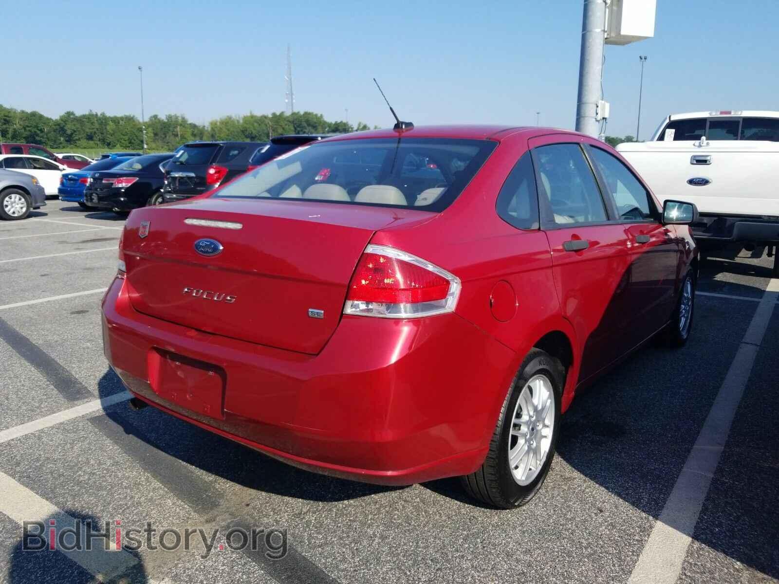 2011 Ford Focus - VIN: 1FAHP3FN1BW118910 - Фото 2