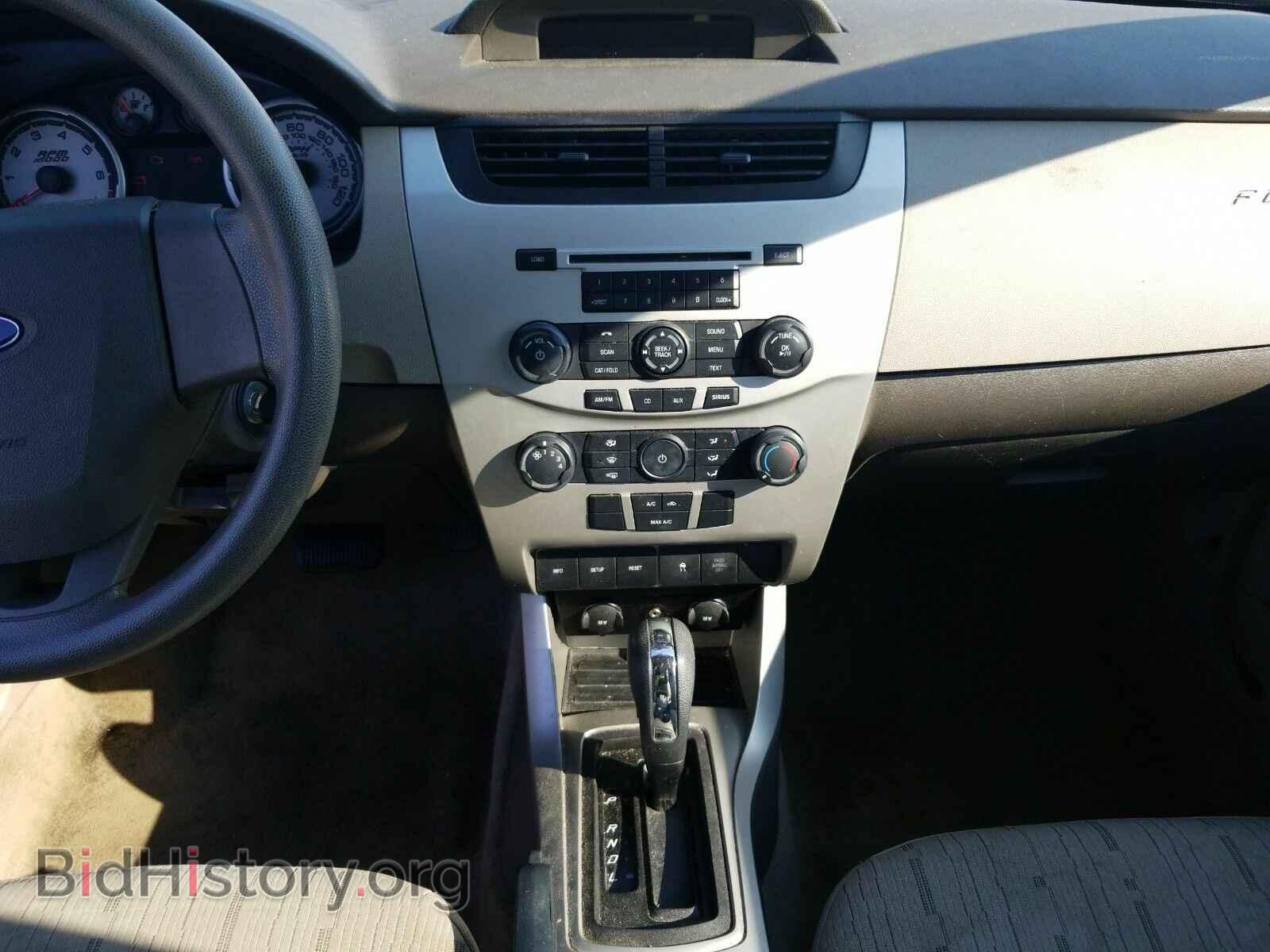 2011 Ford Focus - VIN: 1FAHP3FN1BW118910 - Фото 4