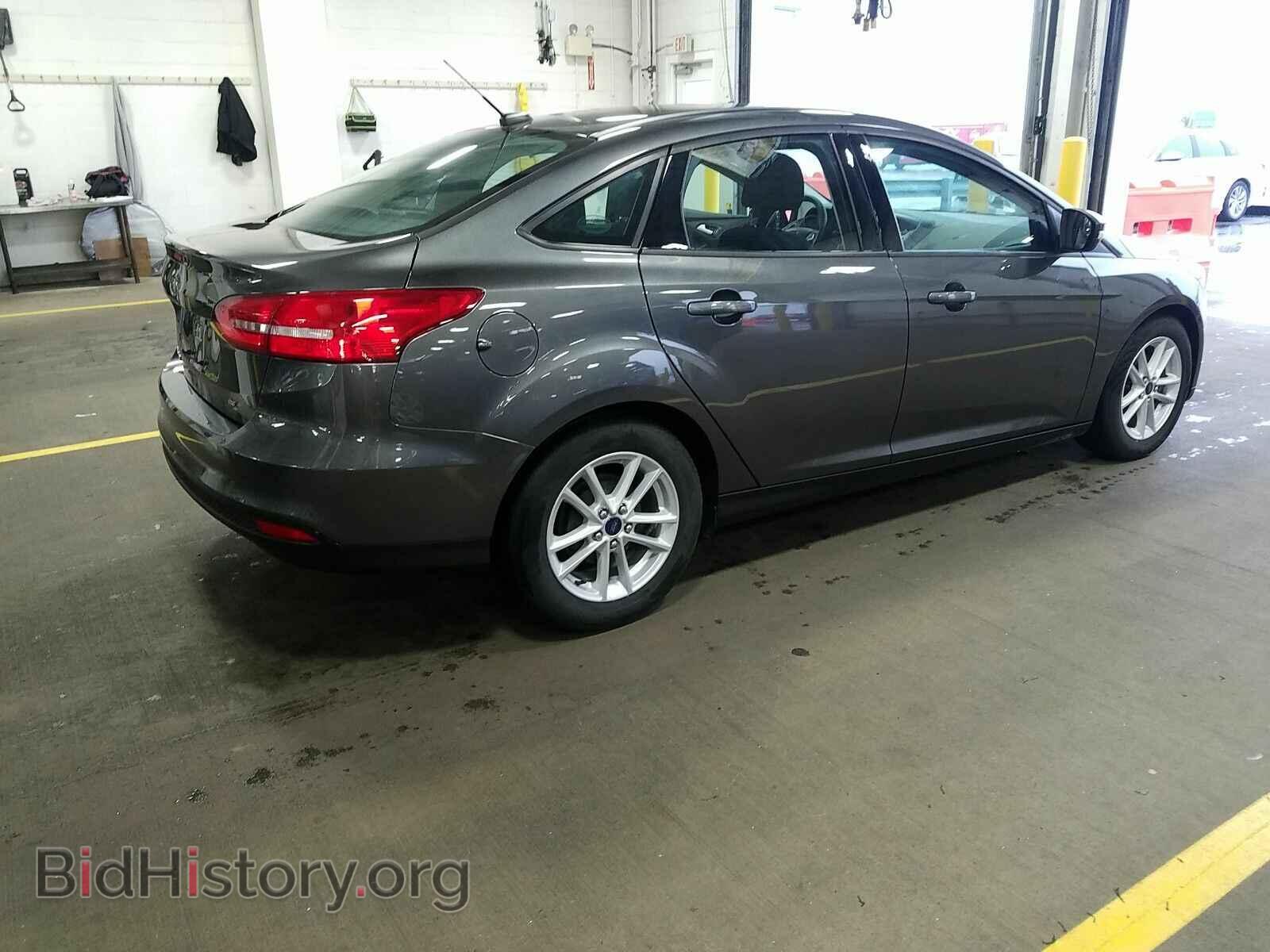 2016 Ford Focus - VIN: 1FADP3F24GL266871 - Фото 2