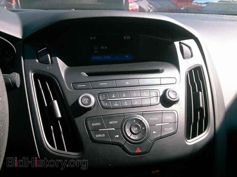 2017 Ford Focus - VIN: 1FADP3F21HL300217 - Photo 4