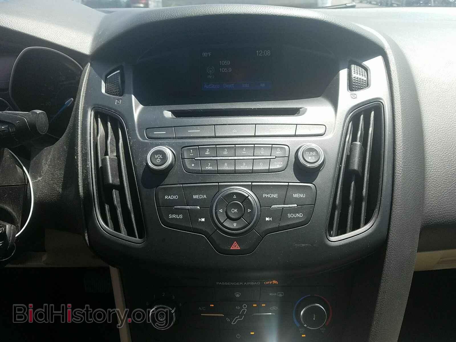 2016 Ford Focus - VIN: 1FADP3F29GL249631 - Photo 4