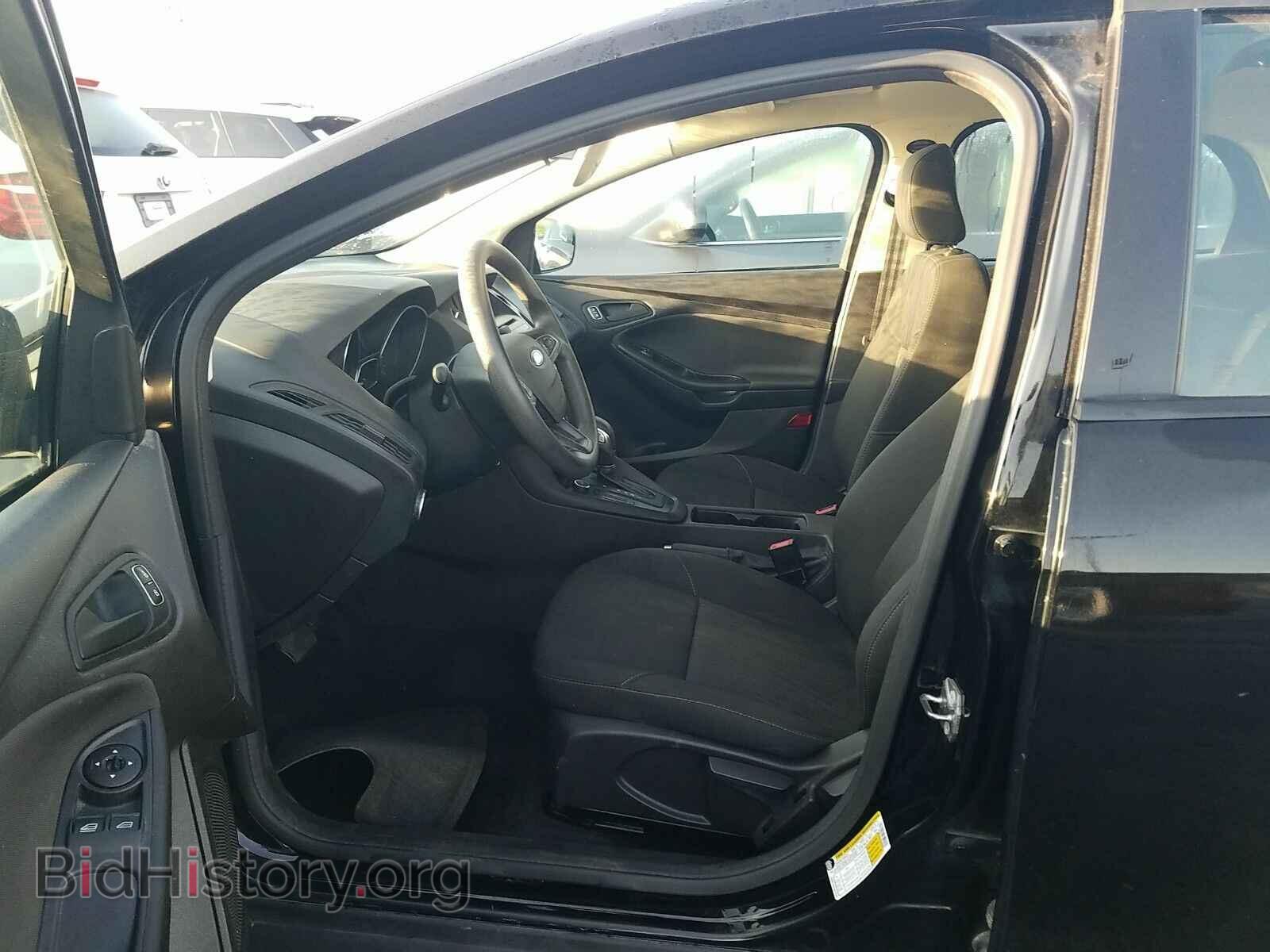 2017 Ford Focus - VIN: 1FADP3E27HL256497 - Фото 3