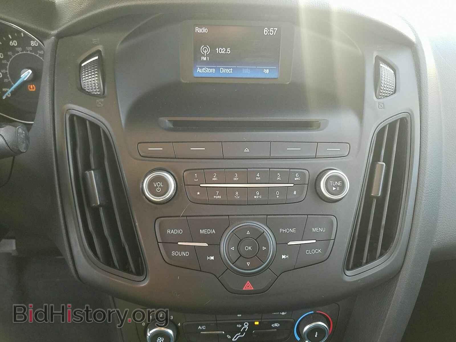 2017 Ford Focus - VIN: 1FADP3E27HL256497 - Фото 4
