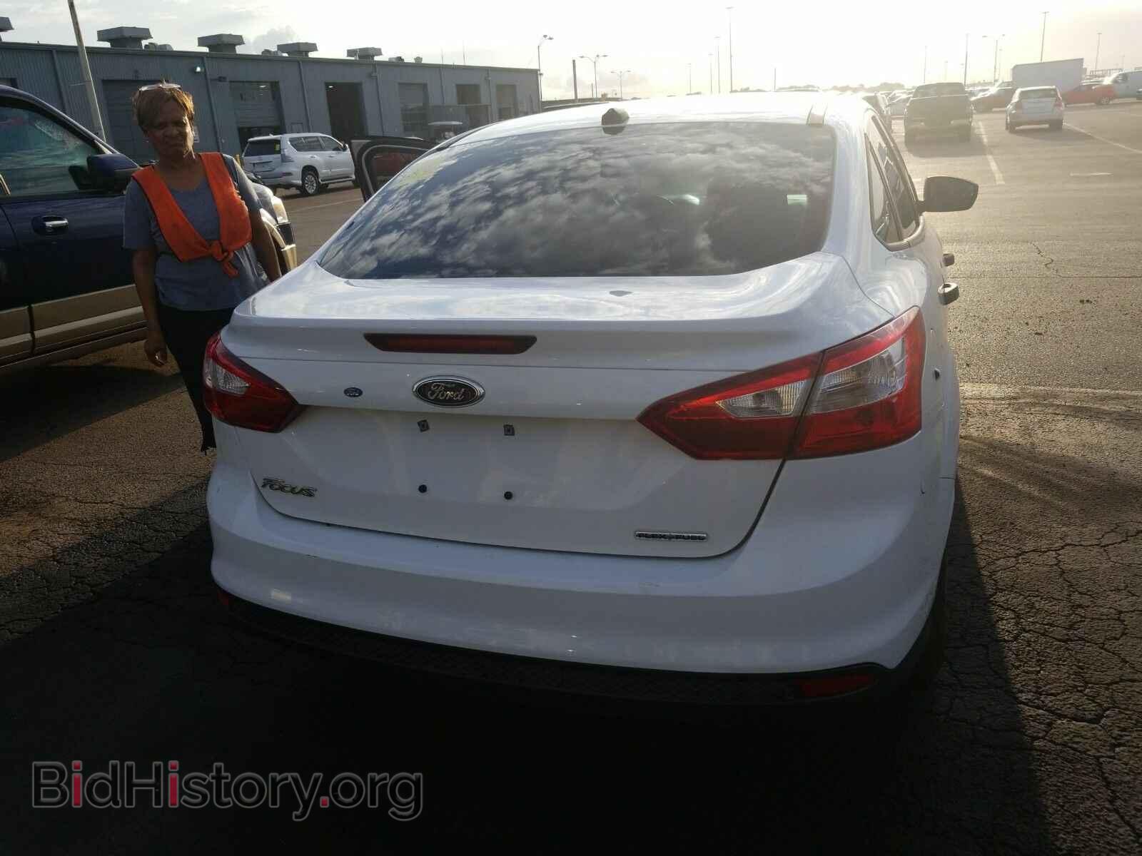 2013 Ford Focus - VIN: 1FADP3E29DL163572 - Фото 2
