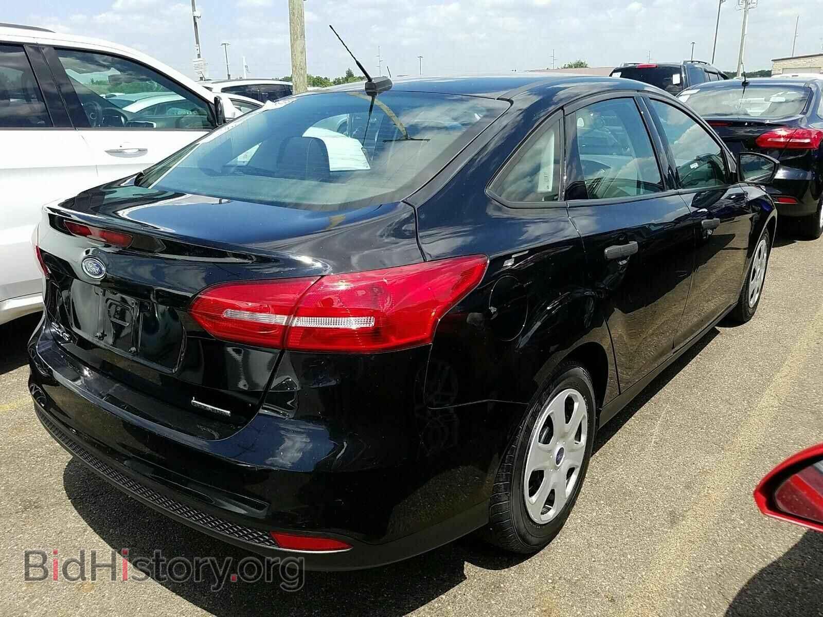 2016 Ford Focus - VIN: 1FADP3E24GL343353 - Photo 2