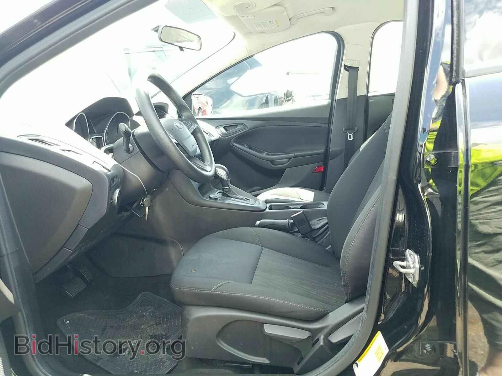 2016 Ford Focus - VIN: 1FADP3E24GL343353 - Photo 3