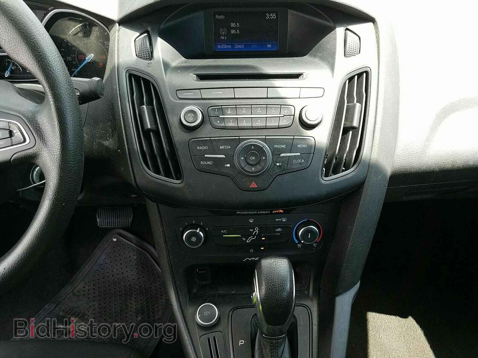 2016 Ford Focus - VIN: 1FADP3E24GL343353 - Photo 4