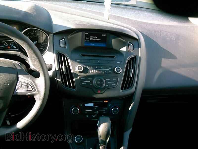 2017 Ford Focus - VIN: 1FADP3FEXHL250962 - Фото 4