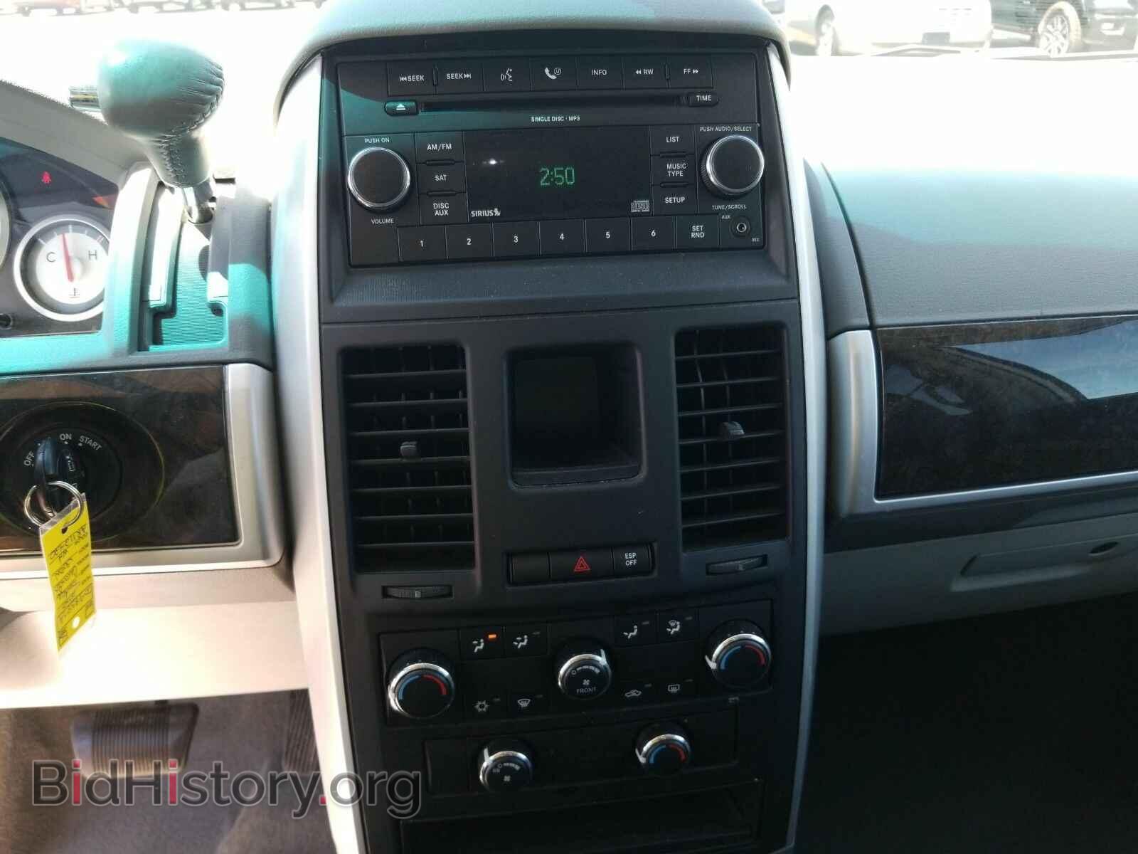 2010 Dodge Grand Caravan - VIN: 2D4RN5D16AR112420 - Фото 4