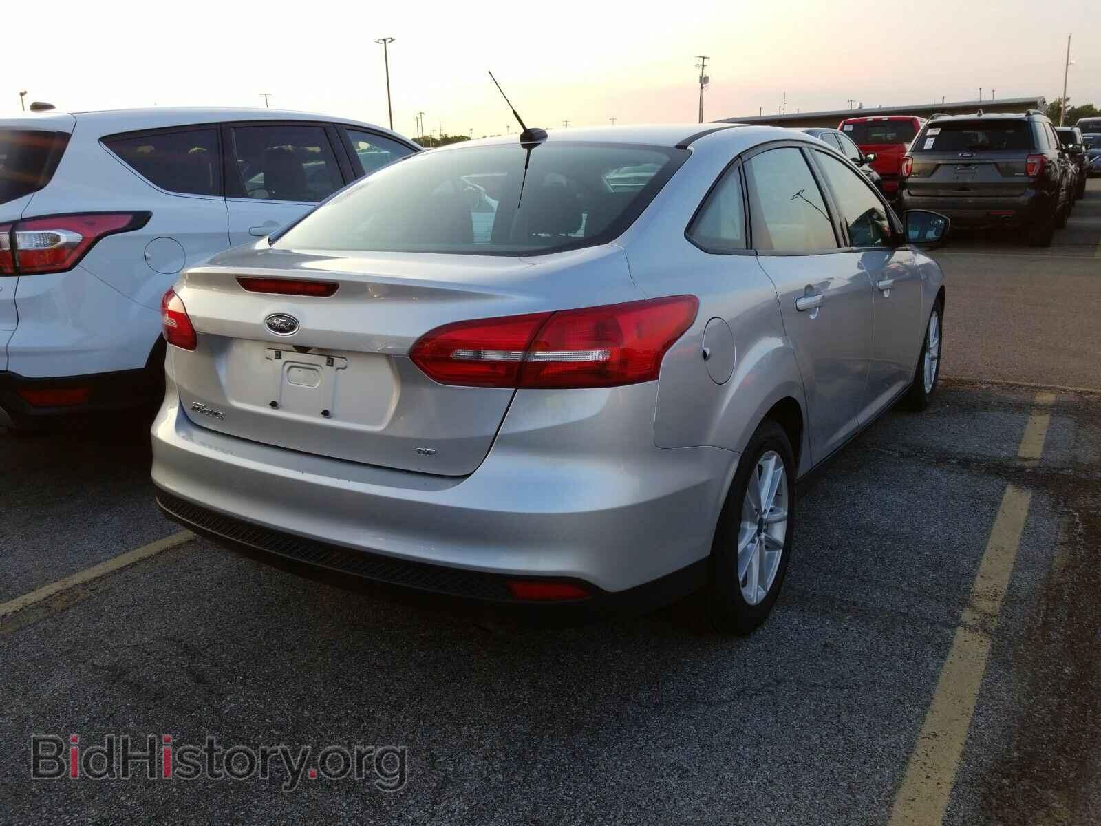 2018 Ford Focus - VIN: 1FADP3F26JL241963 - Фото 2