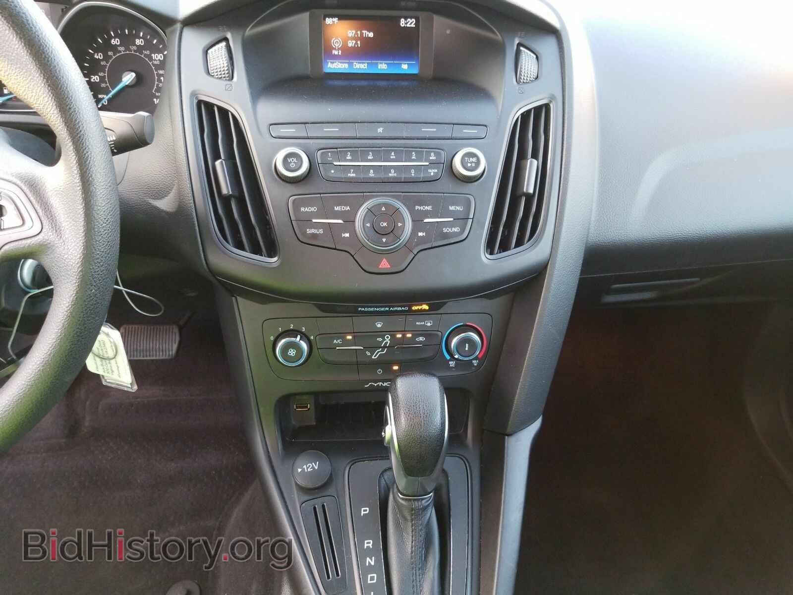 2018 Ford Focus - VIN: 1FADP3F26JL241963 - Фото 4