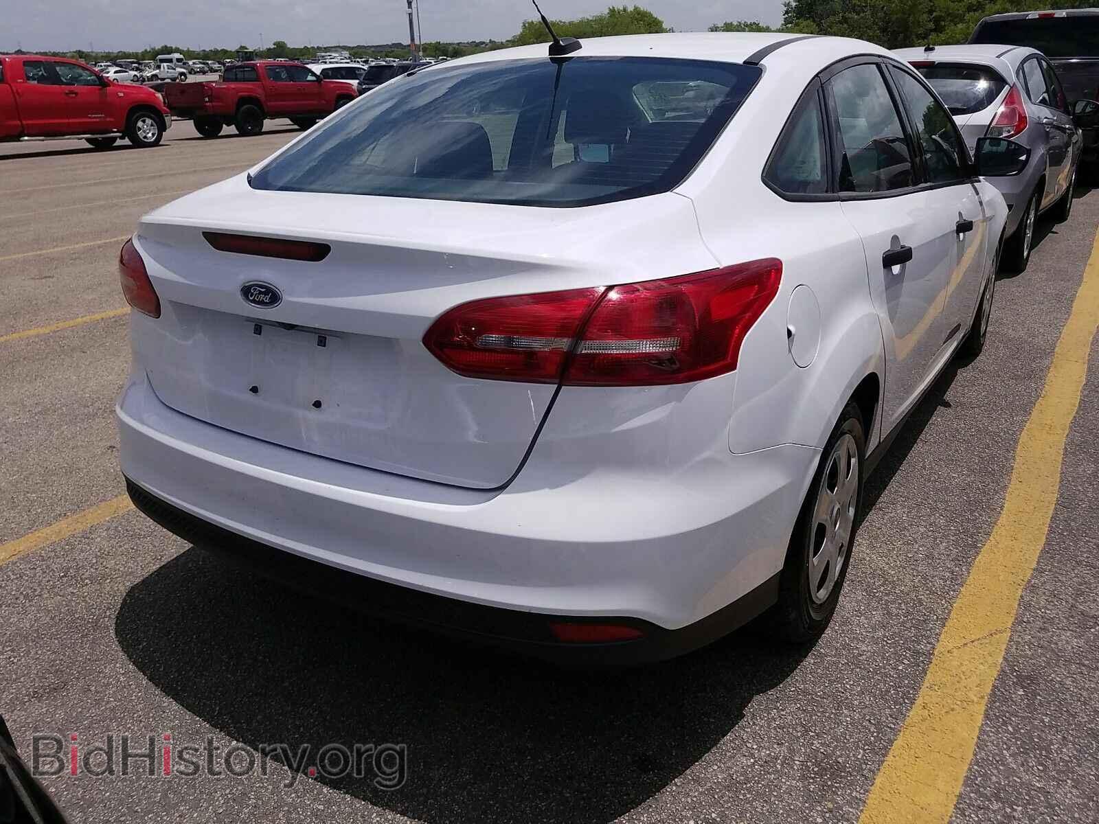 2016 Ford Focus - VIN: 1FADP3E20GL392386 - Фото 2