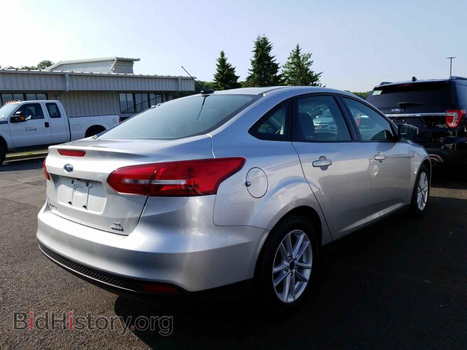 2017 Ford Focus - VIN: 1FADP3FE3HL305557 - Фото 2
