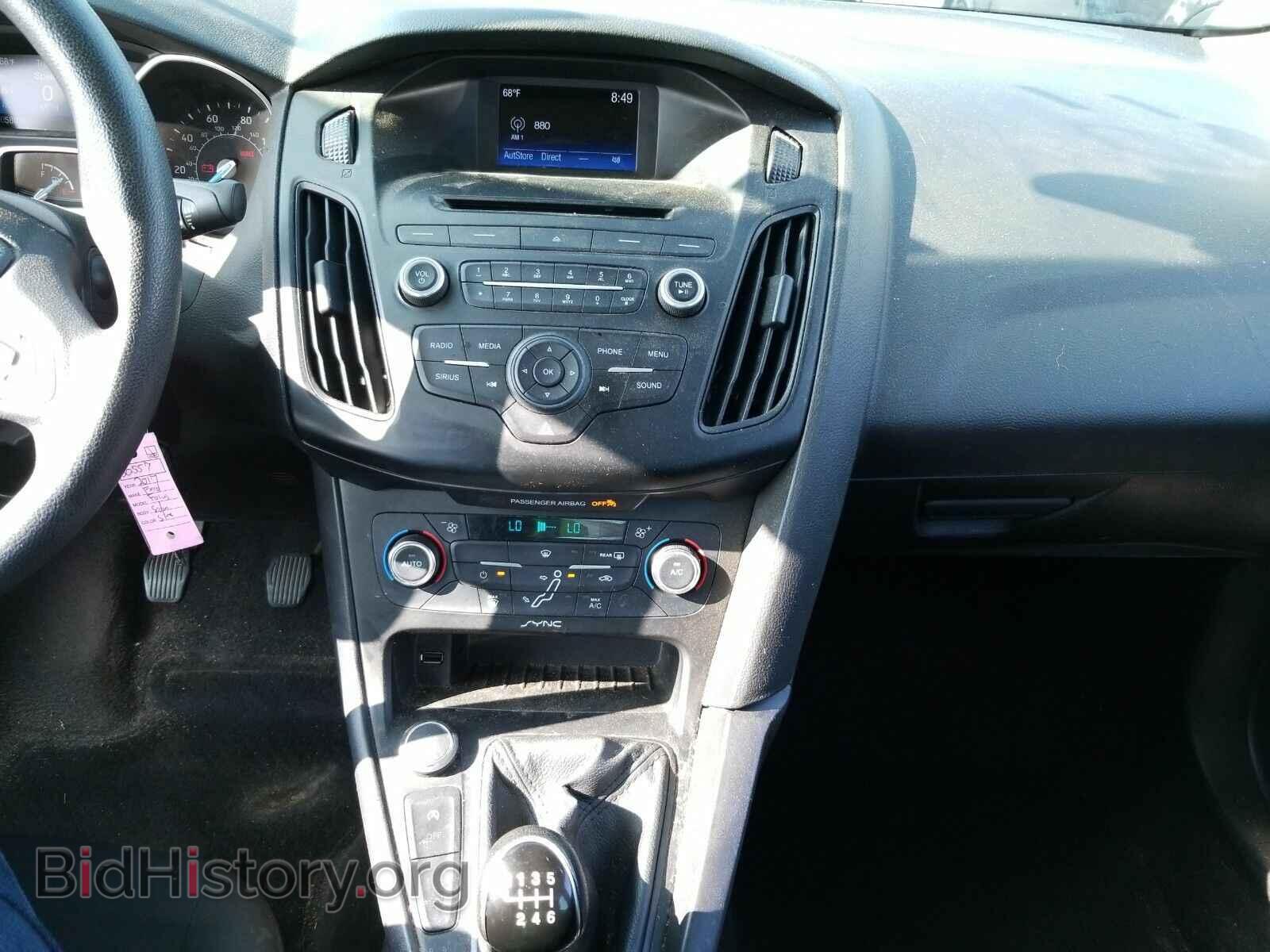 2017 Ford Focus - VIN: 1FADP3FE3HL305557 - Фото 4