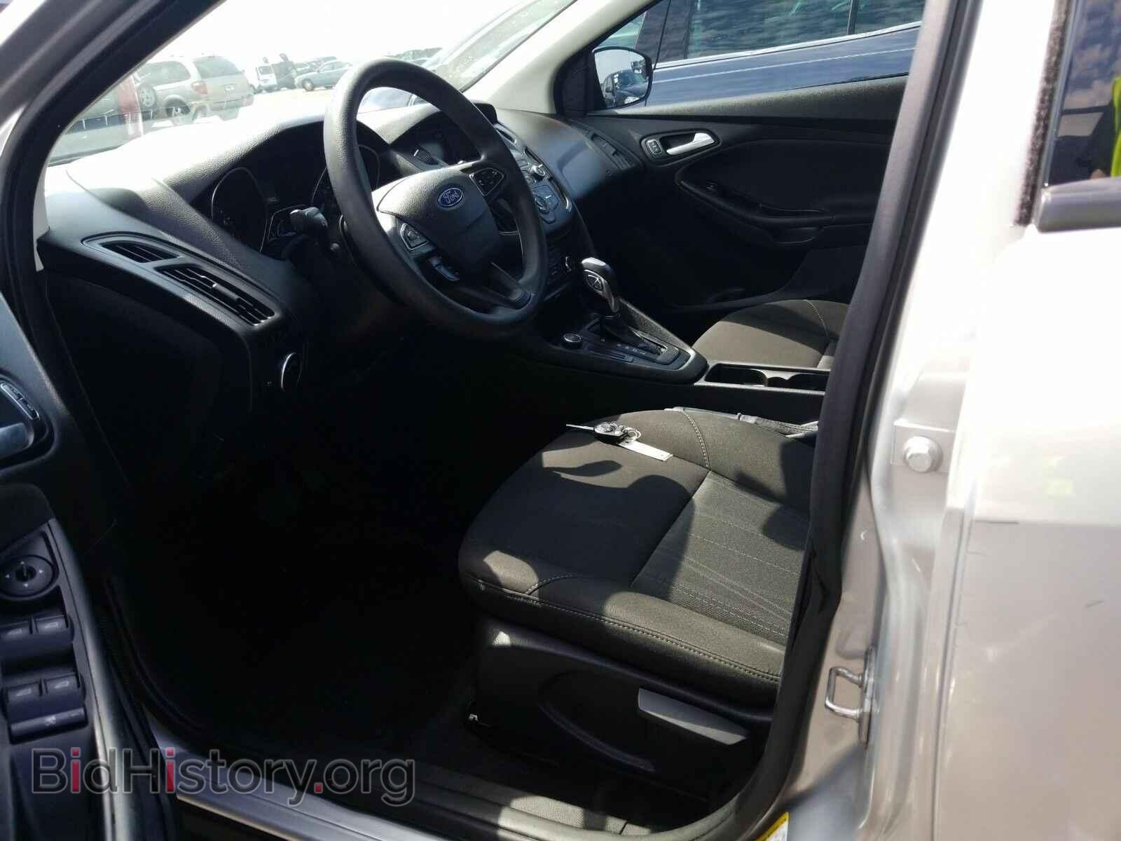 2016 Ford Focus - VIN: 1FADP3F20GL211219 - Photo 3