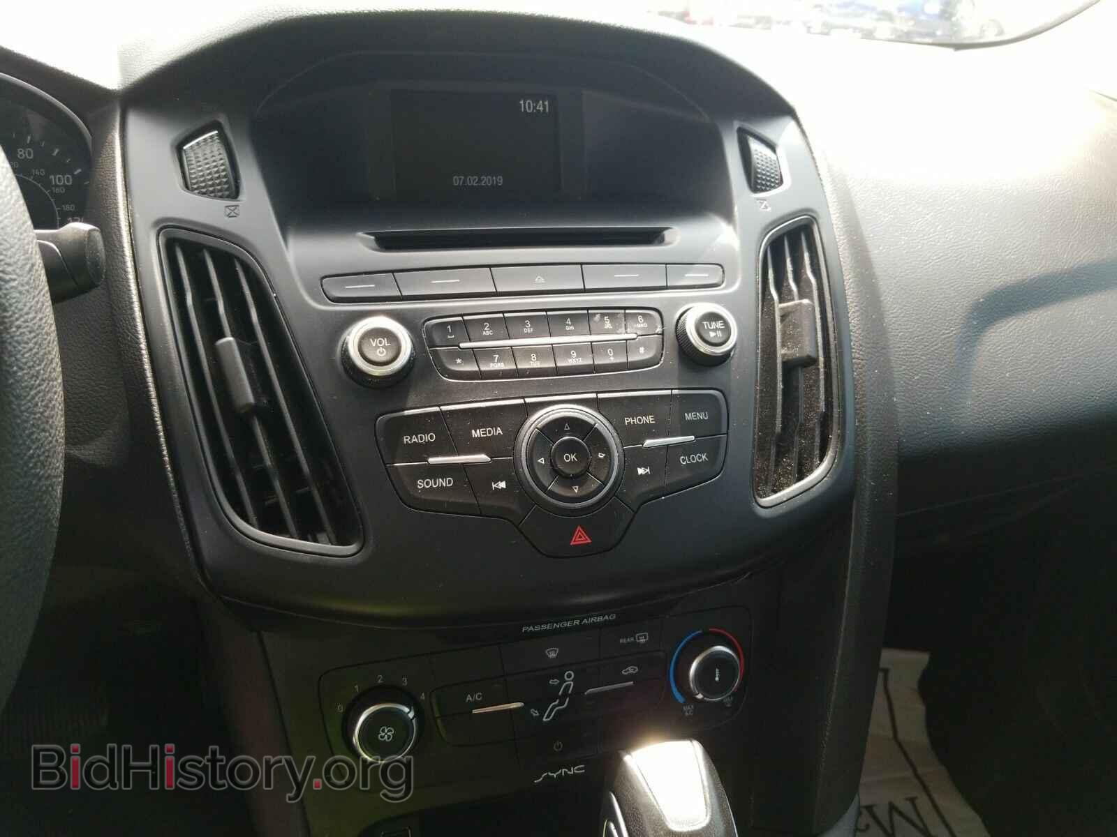 2016 Ford Focus - VIN: 1FADP3F20GL211219 - Photo 4
