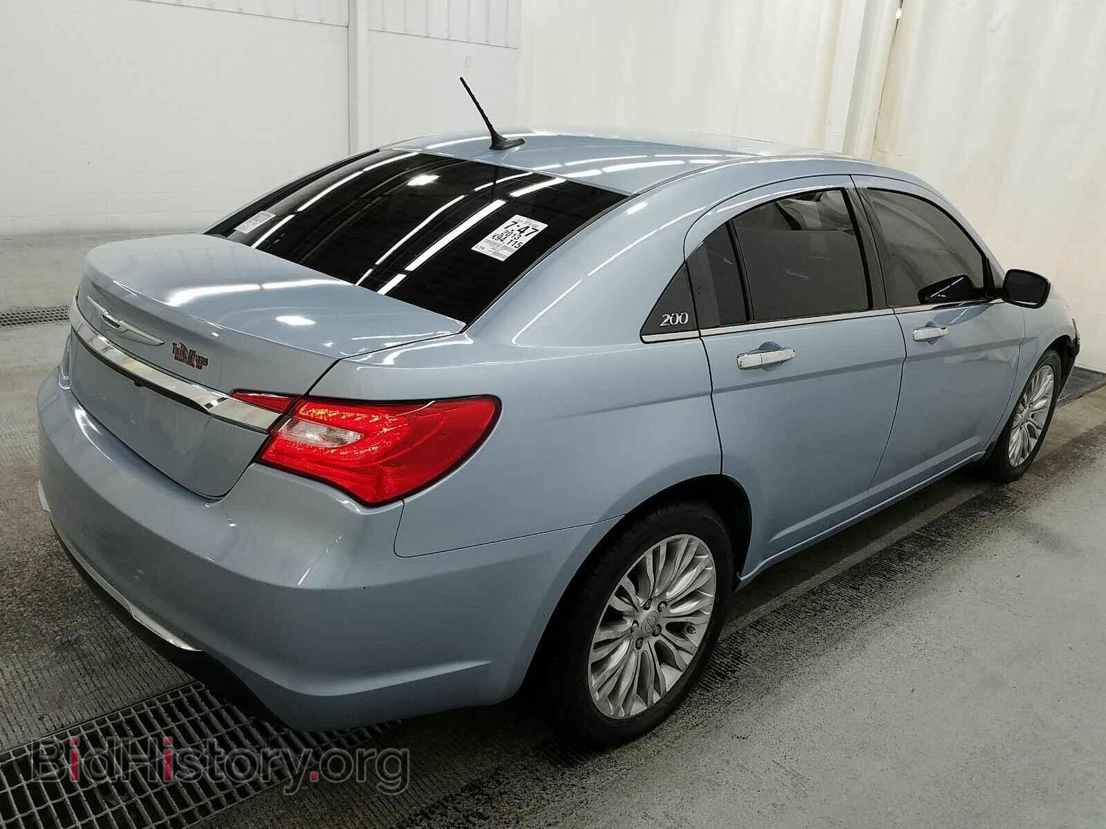 2013 Chrysler 200 - VIN: 1C3CCBCG6DN618381 - Фото 2
