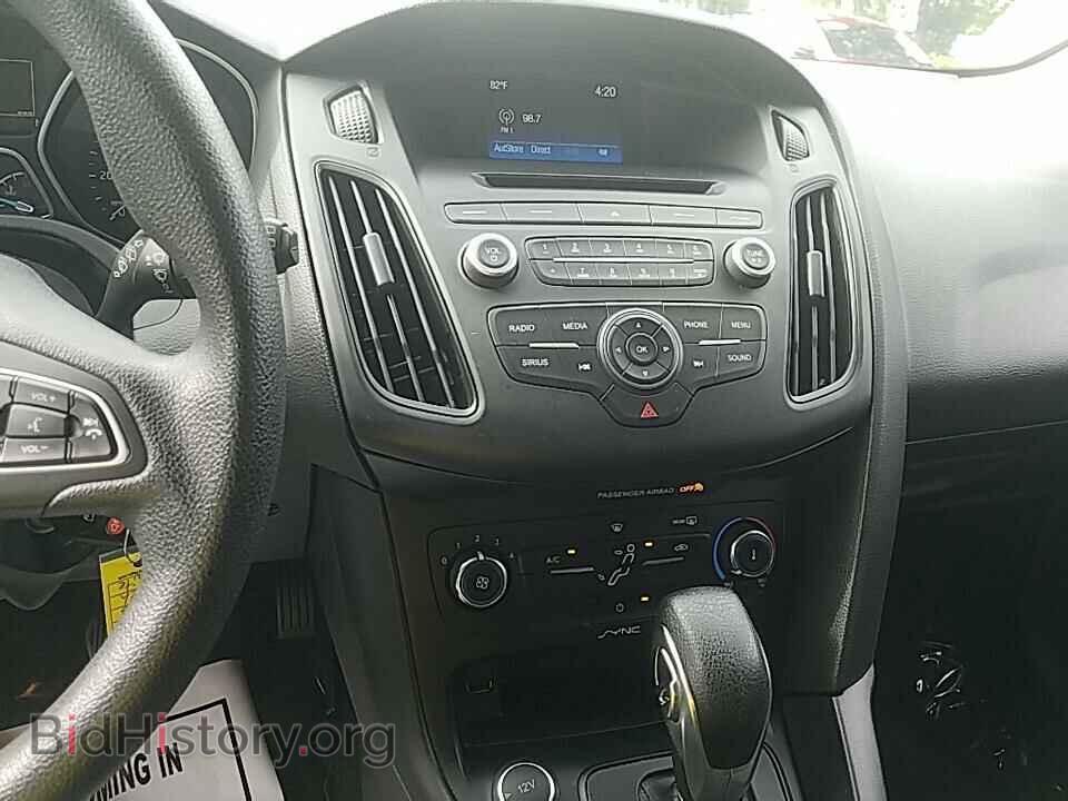 2017 Ford Focus - VIN: 1FADP3K22HL216087 - Фото 4