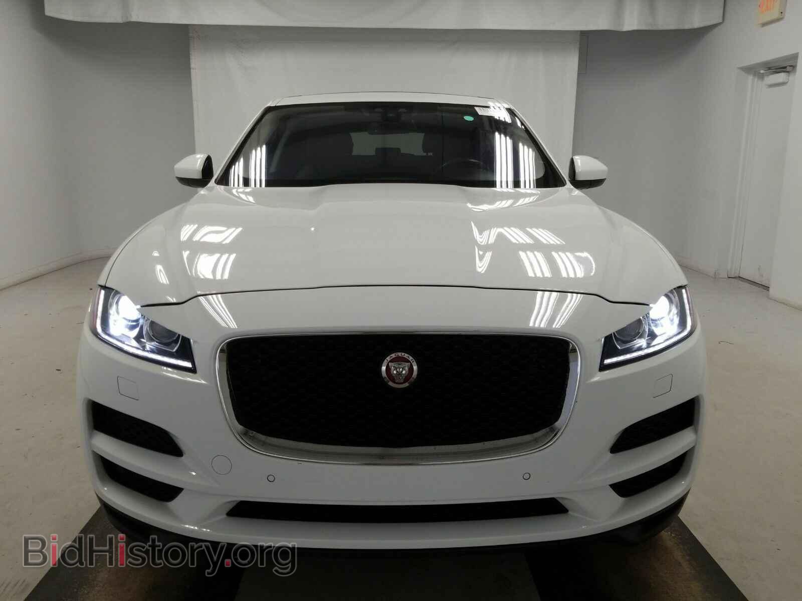 2017 Jaguar F-PACE - VIN: SADCJ2BV7HA063427 - Фото 2