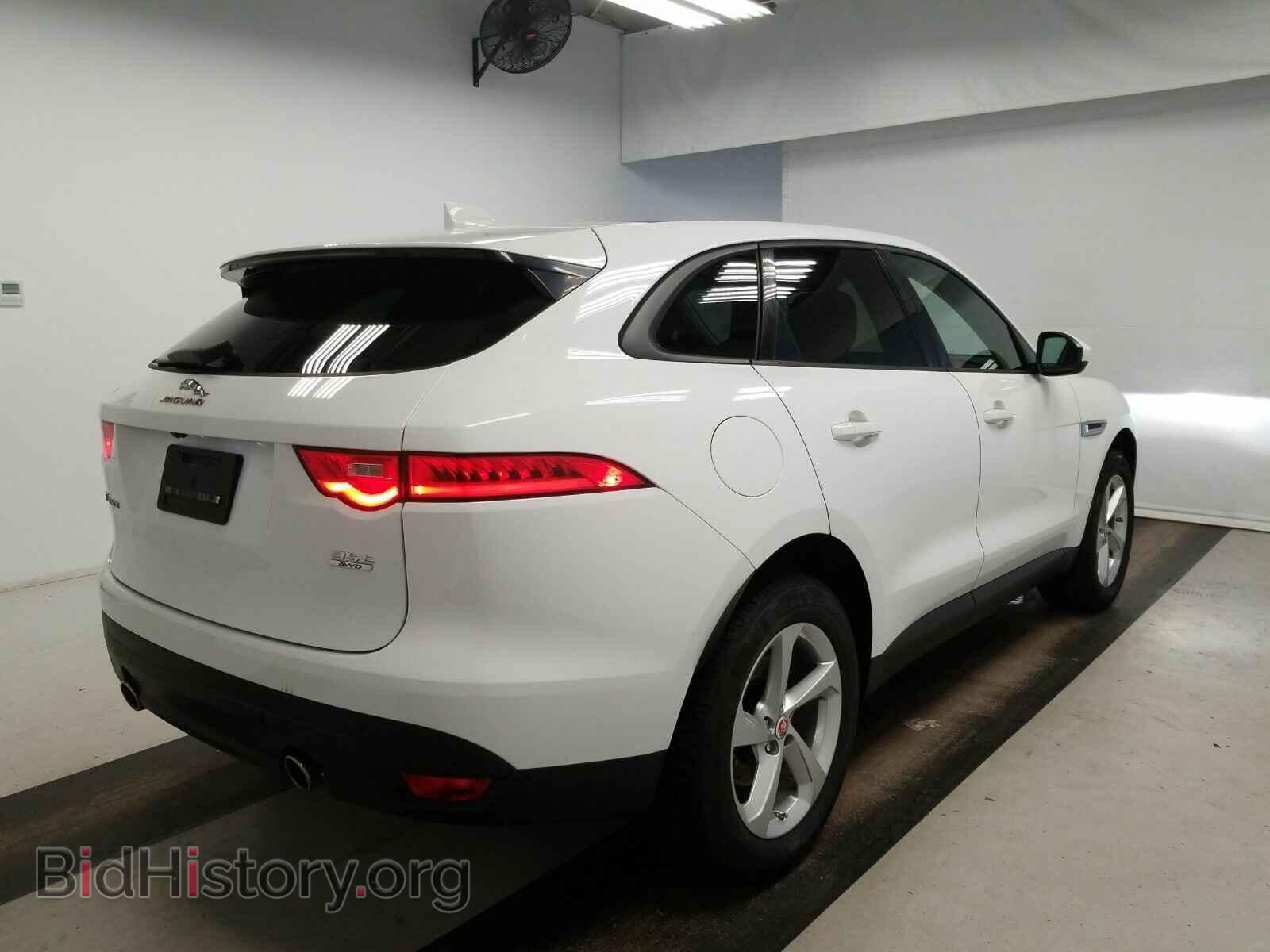 2017 Jaguar F-PACE - VIN: SADCJ2BV7HA063427 - Фото 4