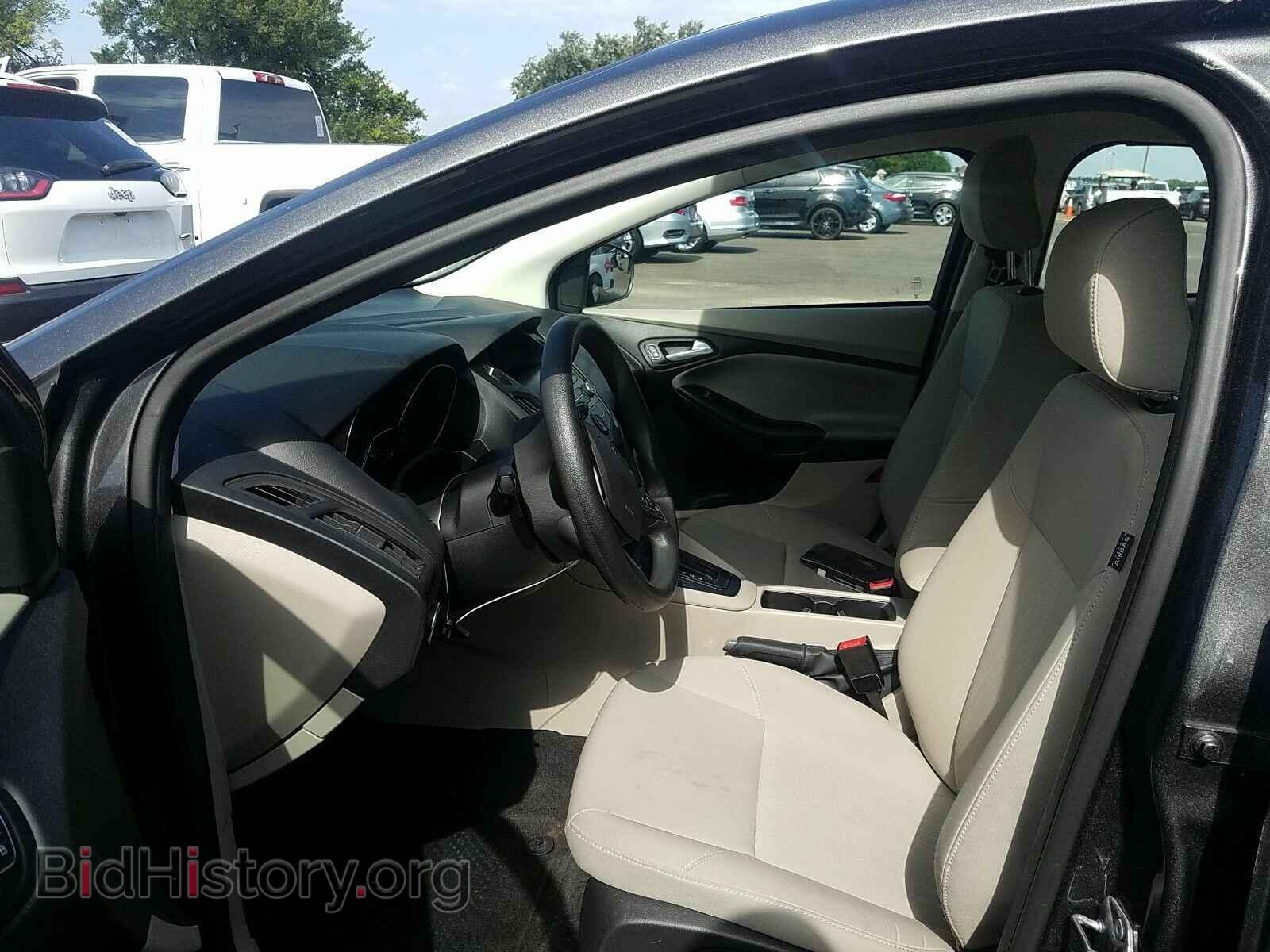 2018 Ford Focus - VIN: 1FADP3K26JL231889 - Фото 3