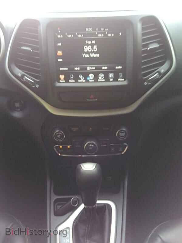 2018 Jeep Cherokee - VIN: 1C4PJLLB7JD518501 - Фото 4