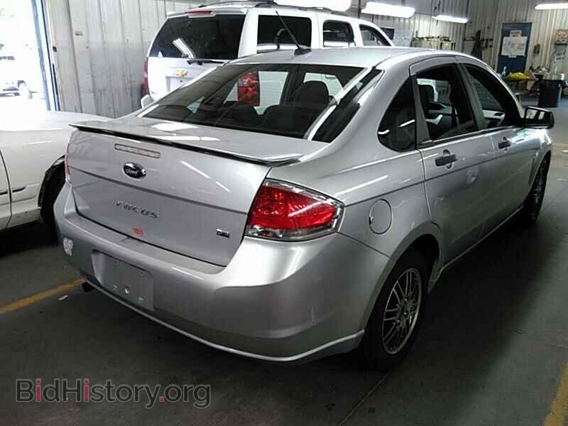 2011 Ford Focus - VIN: 1FAHP3FN6BW139218 - Фото 2