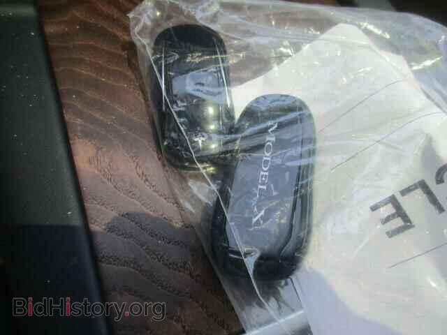 2016 Tesla Model X - VIN: 5YJXCDE2XGF031372 - Photo 8