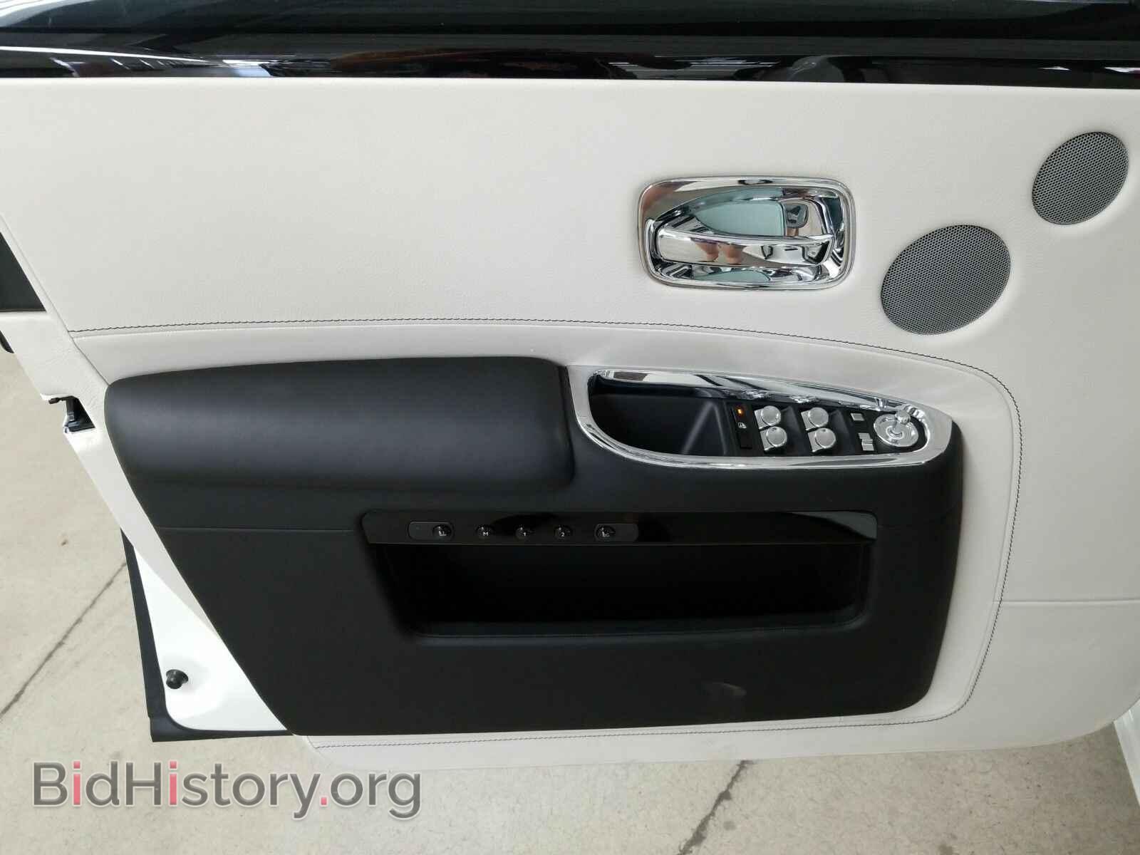 2017 Rolls-Royce Ghost - VIN: SCA664S58HUX54090 - Photo 9