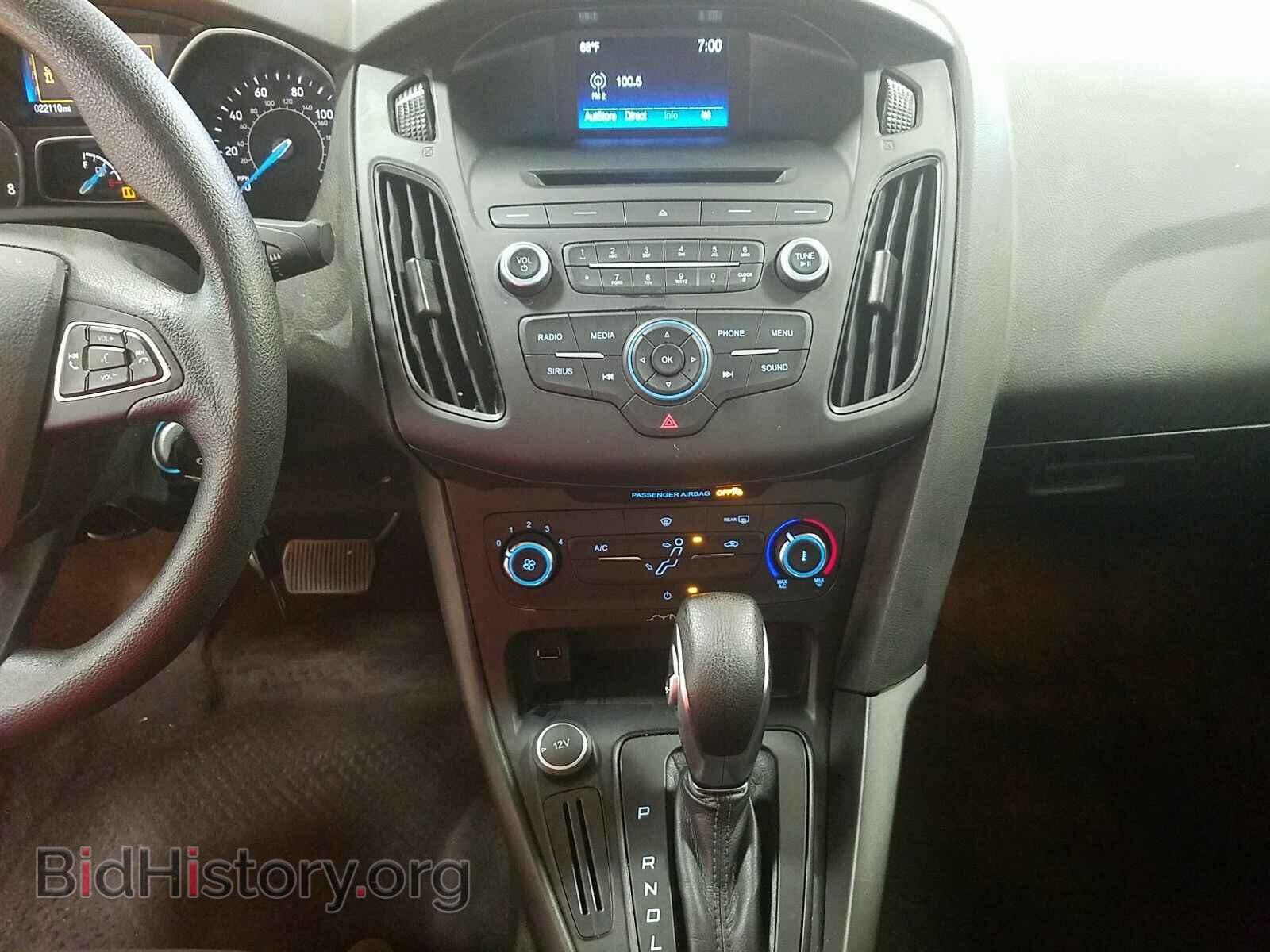 2017 Ford Focus - VIN: 1FADP3F25HL326805 - Фото 4