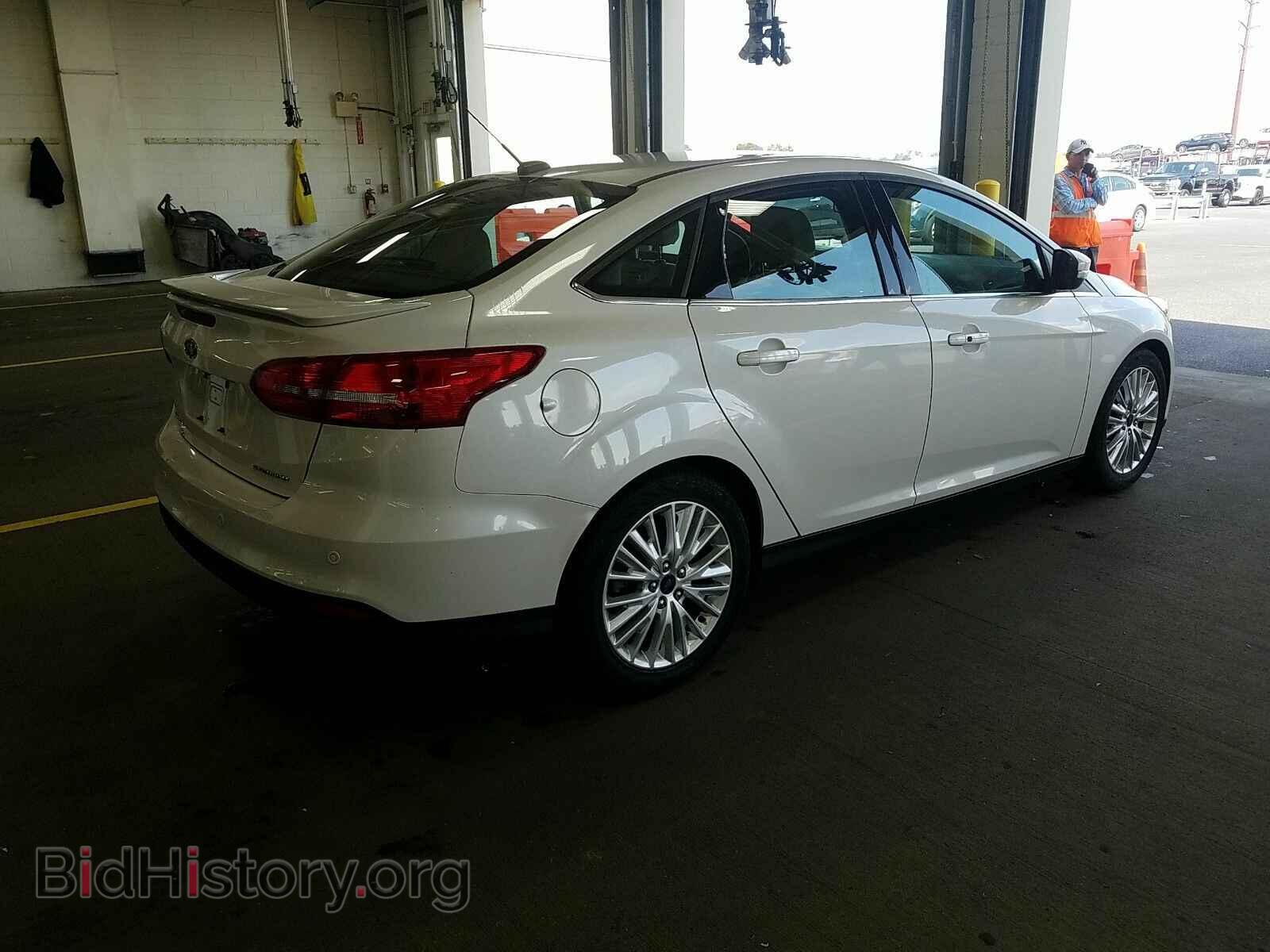 2016 Ford Focus - VIN: 1FADP3J24GL240486 - Photo 2